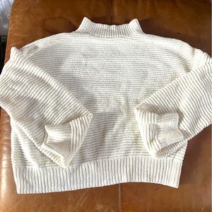 Hollister crop sweater. Euc